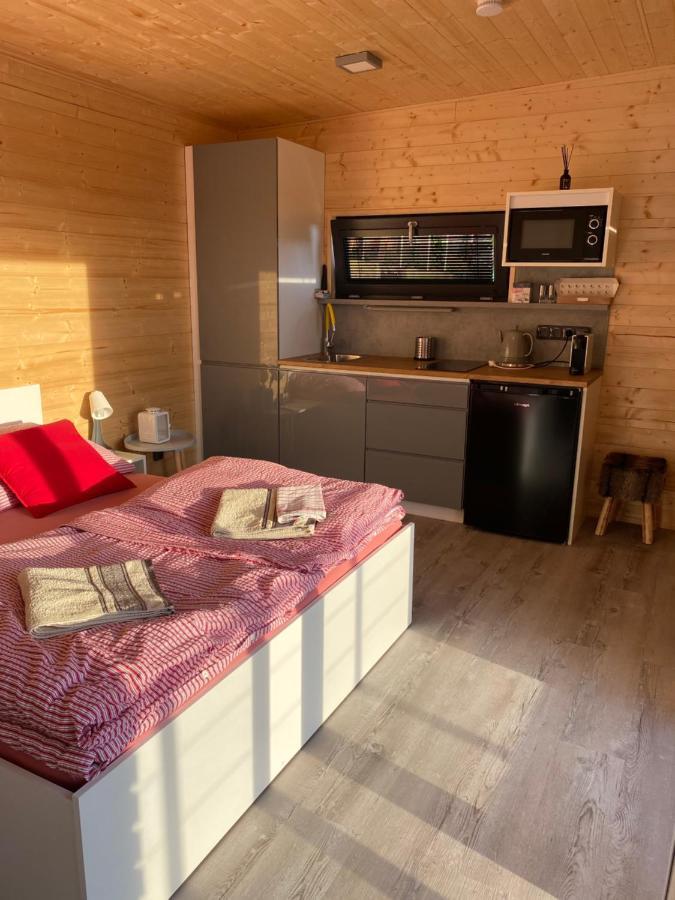 Chatka A Vyhlídka nad řekou Zdiby Exterior foto