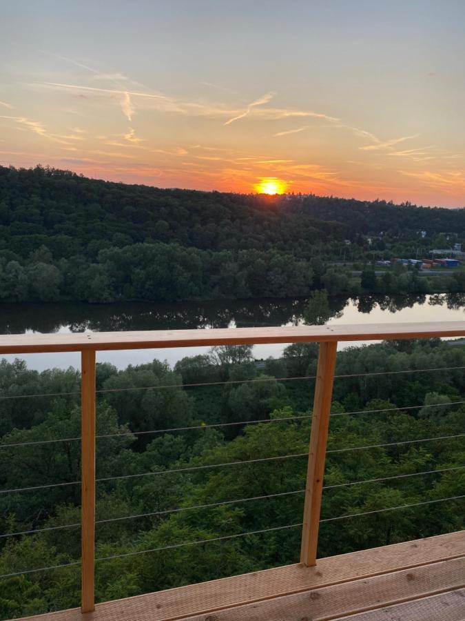 Chatka A Vyhlídka nad řekou Zdiby Exterior foto
