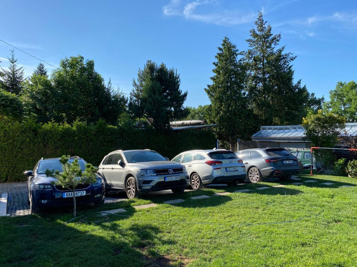 Chatka A Vyhlídka nad řekou Zdiby Exterior foto