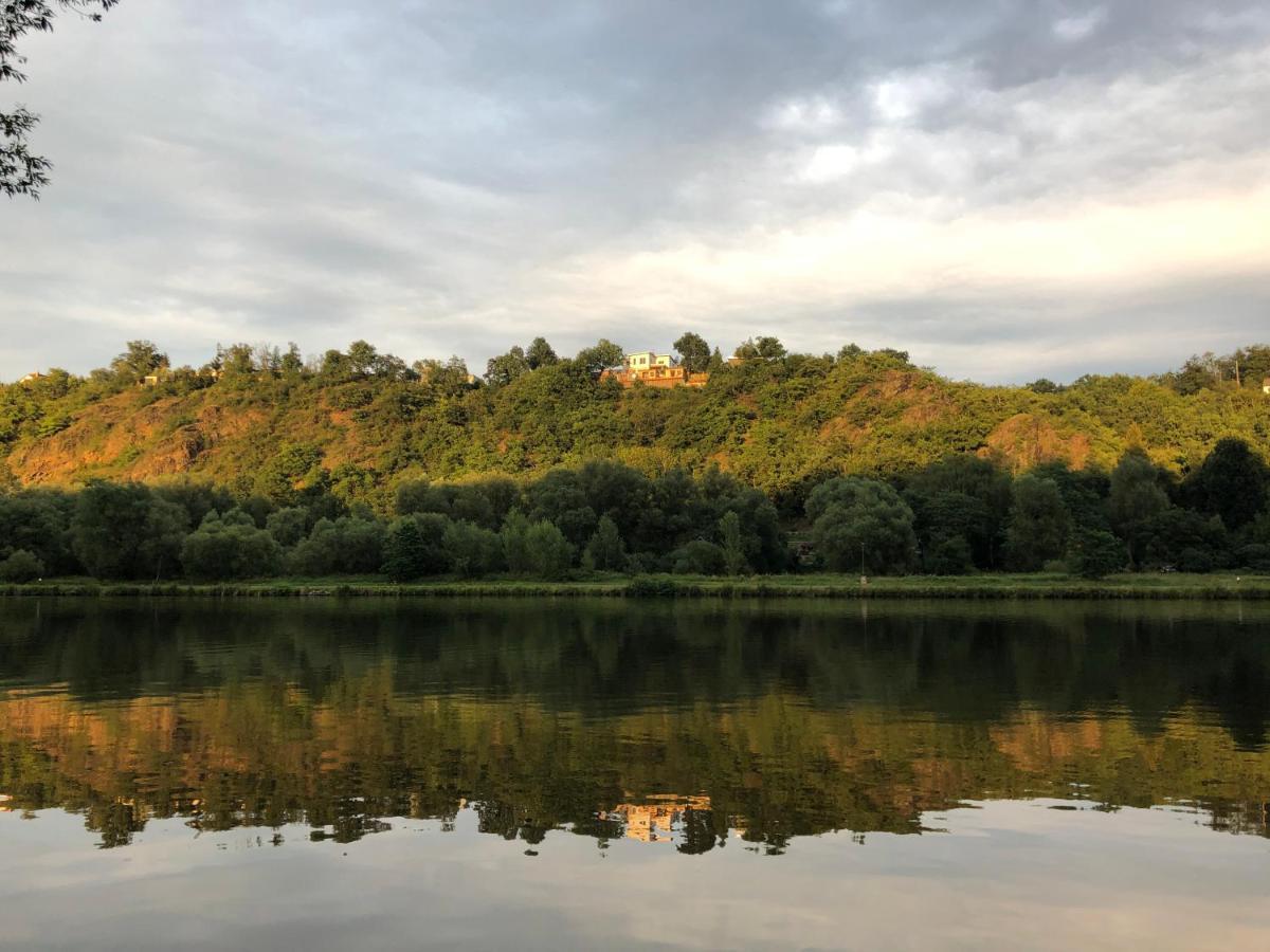 Chatka A Vyhlídka nad řekou Zdiby Exterior foto